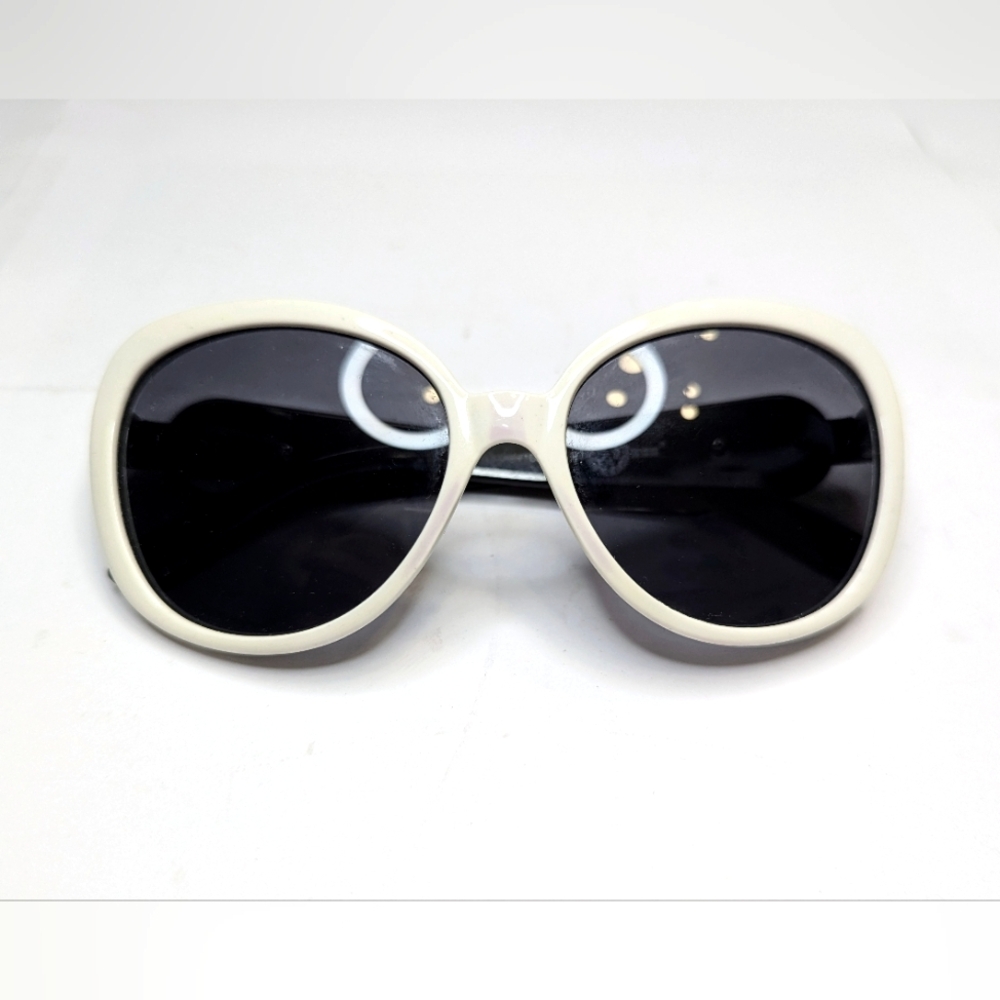 White Jackie Round Oversized Fashion Statement Sunglasses - Great for vacation!